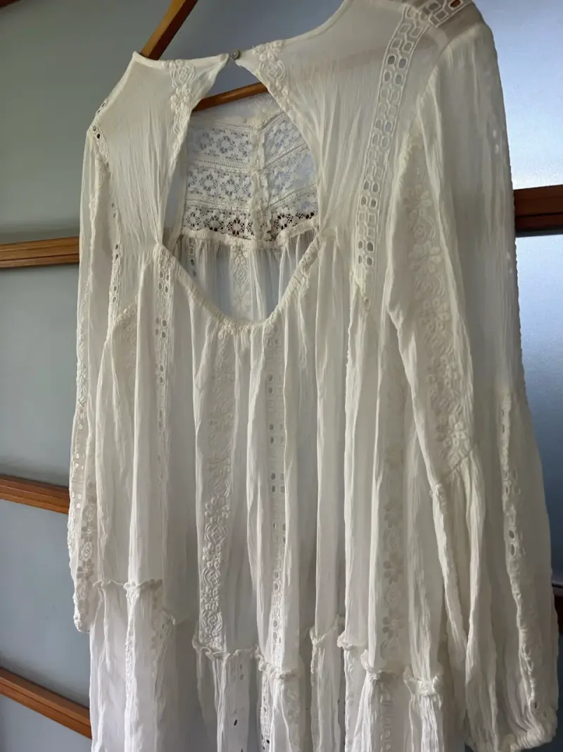 Blusa blanca con encaje Free People - 4
