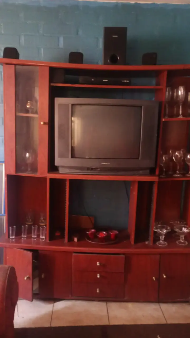 Rack de madera sin televisor - 1