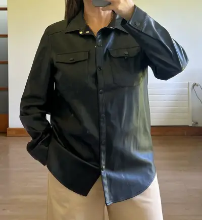 Camisa negra de mujer eco cuero - miniatura 3
