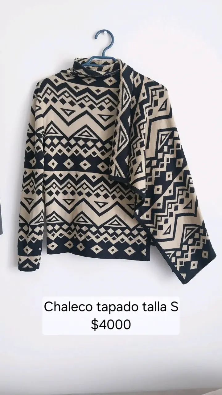 Chaleco patrón geométrico beige y negro