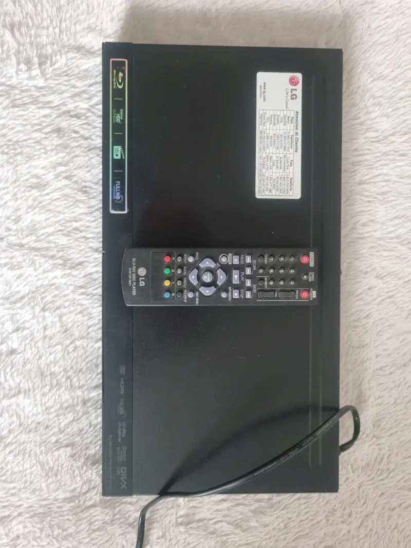 Reproductor Blu-ray con control remoto - 2
