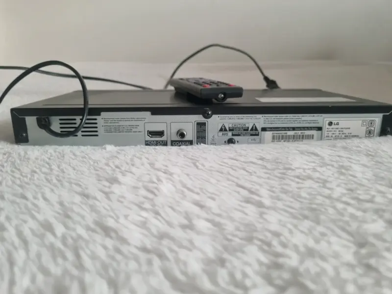 Reproductor Blu-ray con control remoto - 3