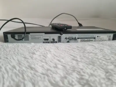 Reproductor Blu-ray con control remoto - miniatura 3