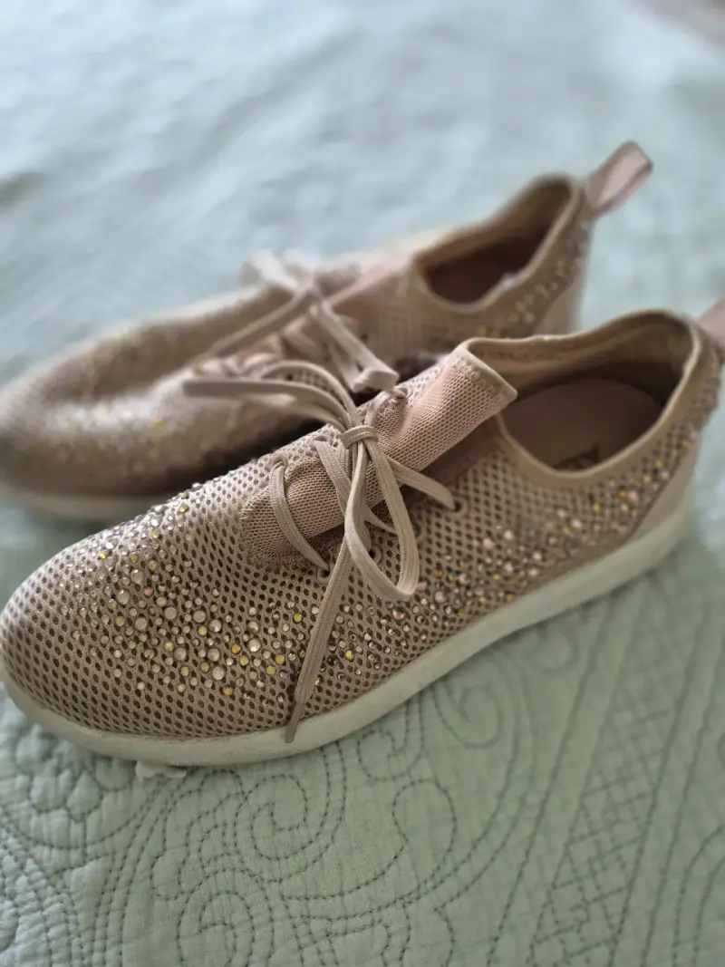Zapatillas beige con brillantes - 1