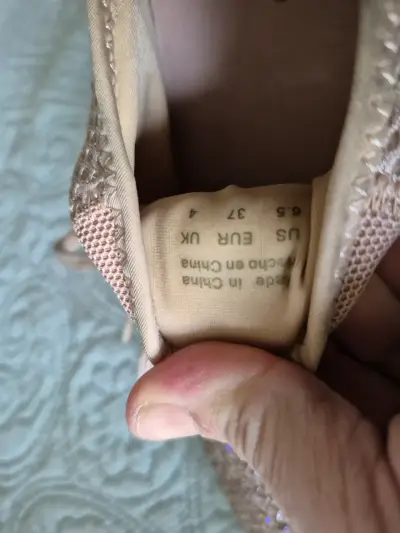 Zapatillas beige con brillantes - miniatura 3