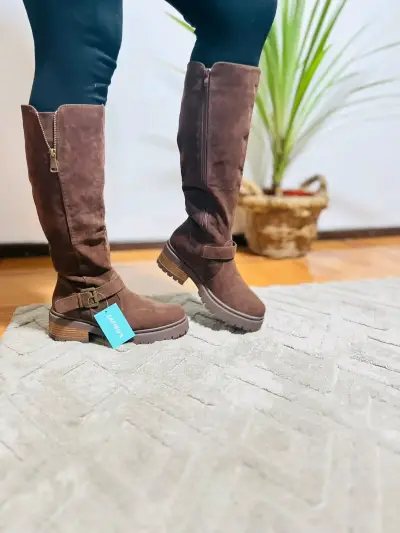 Botas de gamuza café - miniatura 3