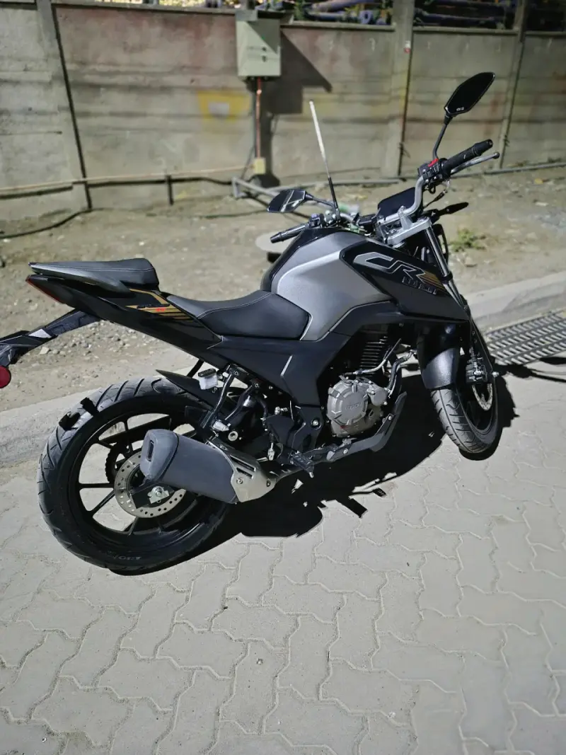 Moto deportiva negra 250 loncin 4v - 2