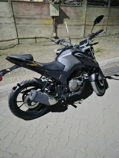 Moto deportiva negra 250 loncin 4v - miniatura 2