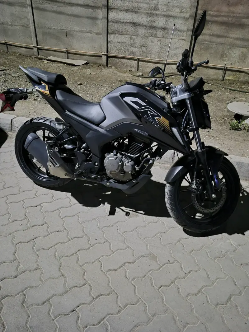 Moto deportiva negra 250 loncin 4v - 3