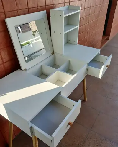 Tocador blanco con espejo - miniatura 1