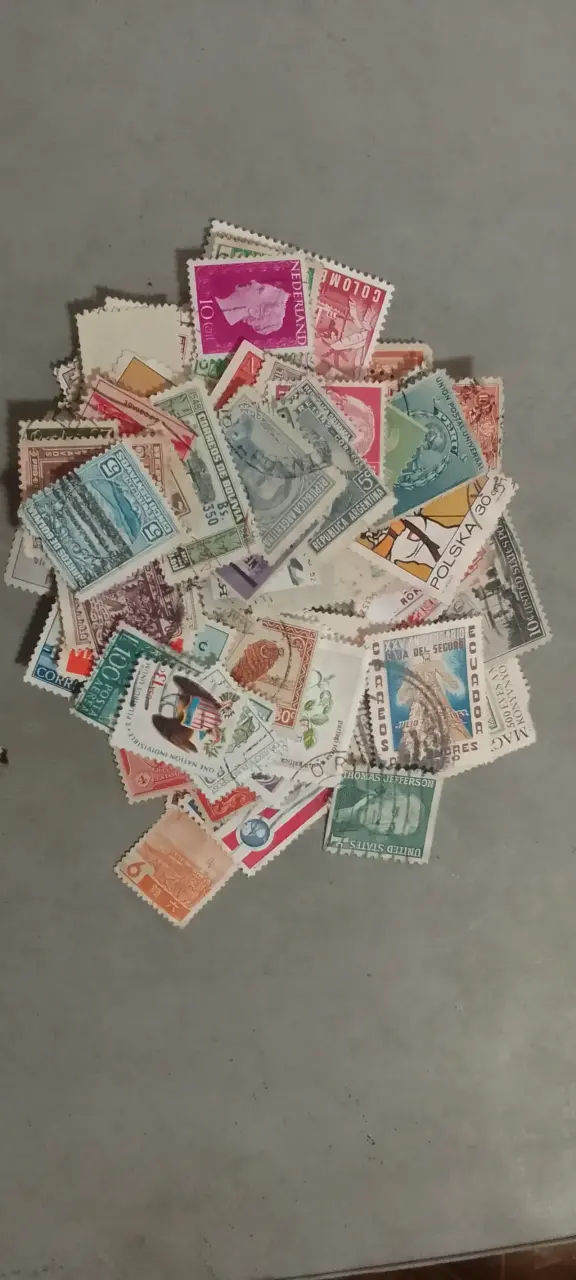 Colección de sellos postales 100 diferntes