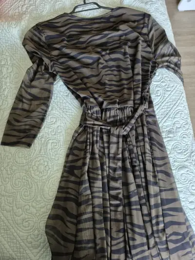 Vestido animal print con etiqueta - miniatura 3