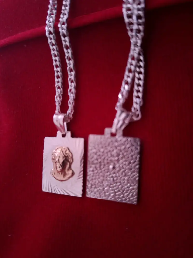 Cadenas de plata 925 con dije 950 y bañado en oro. - 2