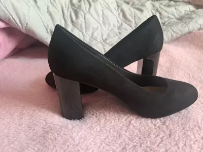 Zapatos de tacón negros - miniatura 2