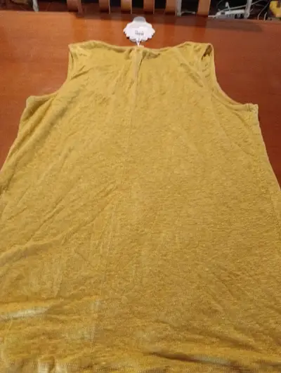 Polera amarilla sin mangas - miniatura 1