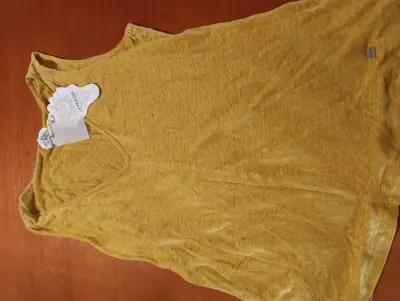 Polera amarilla sin mangas - miniatura 3