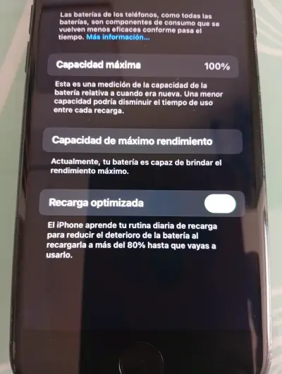 iPhone con batería al 100% - miniatura 1