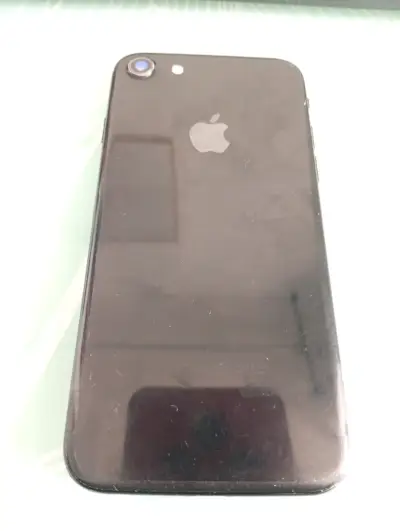 iPhone con batería al 100% - miniatura 2