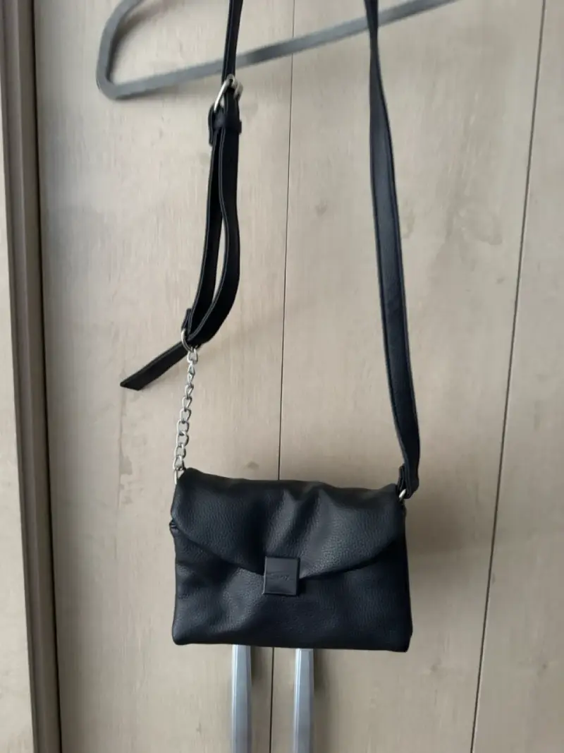 Cartera tipo bandolera negra