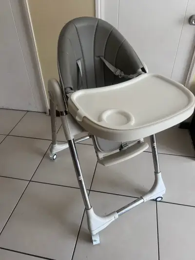 Silla alta para bebé gris - miniatura 1