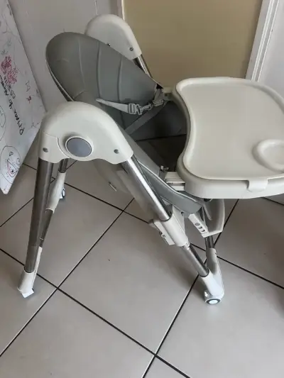 Silla alta para bebé gris - miniatura 3