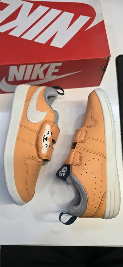 Zapatillas infantiles naranjas Nike - miniatura 3