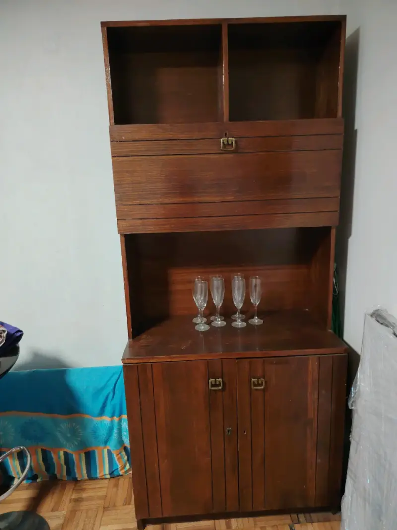 Vitrina de madera vintage
