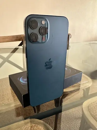 iPhone 12 Pro usado en azul - miniatura 1