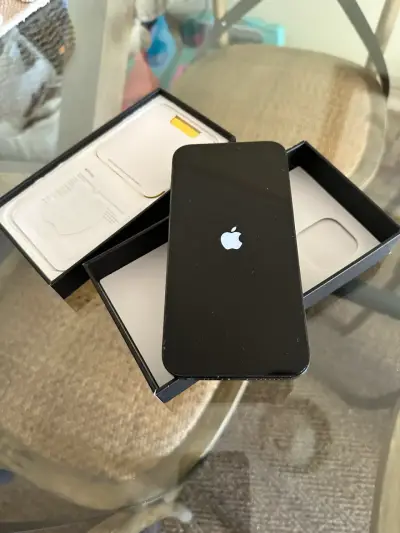 iPhone 12 Pro usado en azul - miniatura 2