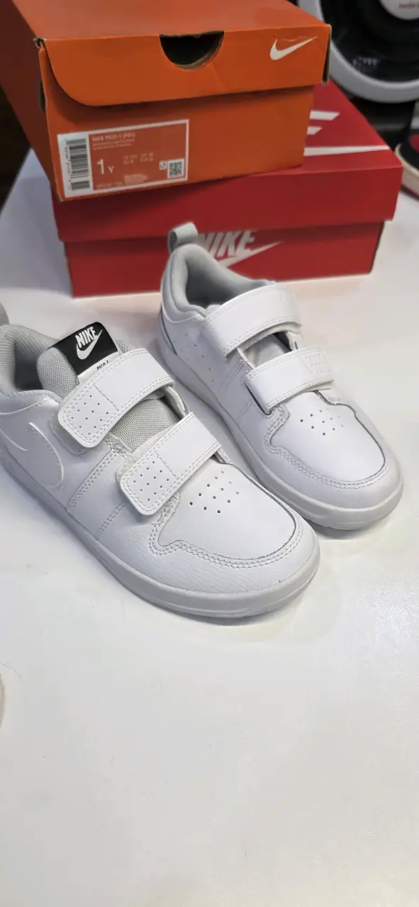 Zapatillas Nike blancas para niños - 1