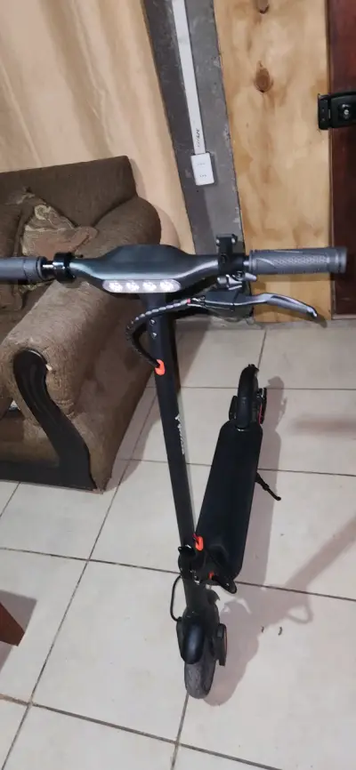 Scooter eléctrico plegable - miniatura 1