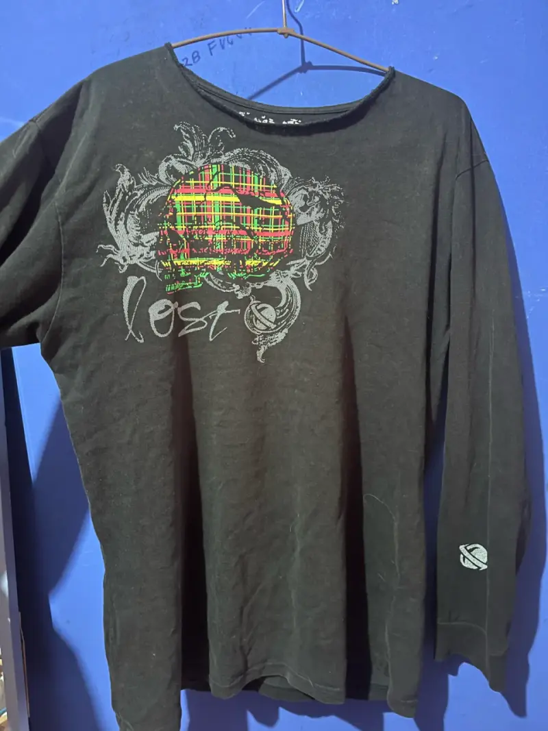 Polera negra y2k