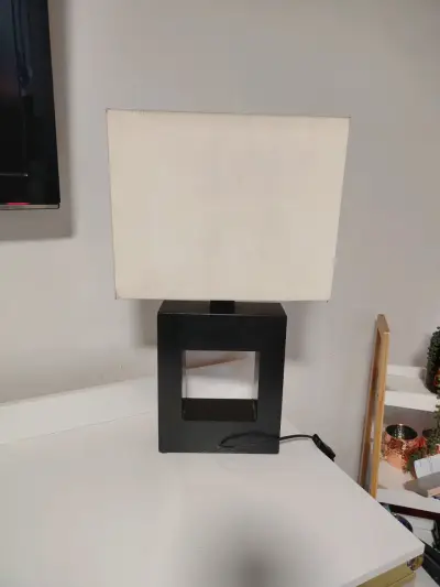 Lámpara de mesa moderna - miniatura 2