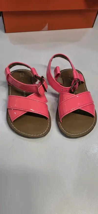 Sandalias Gap fucsias para niña - miniatura 1
