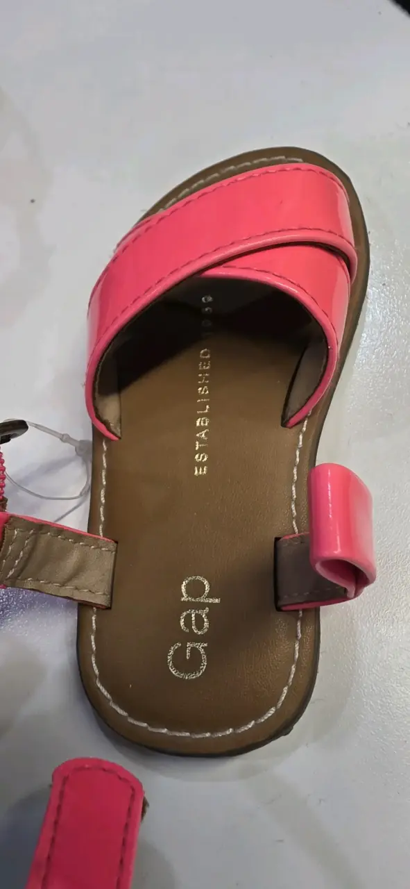 Sandalias Gap fucsias para niña - 2