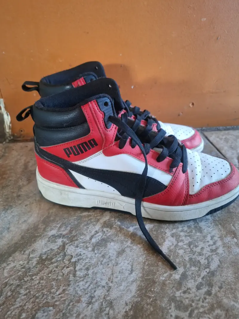 Zapatillas Puma rojas y negras - 1