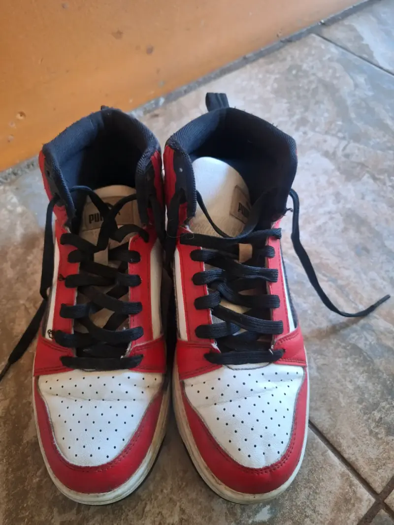 Zapatillas Puma rojas y negras - 3