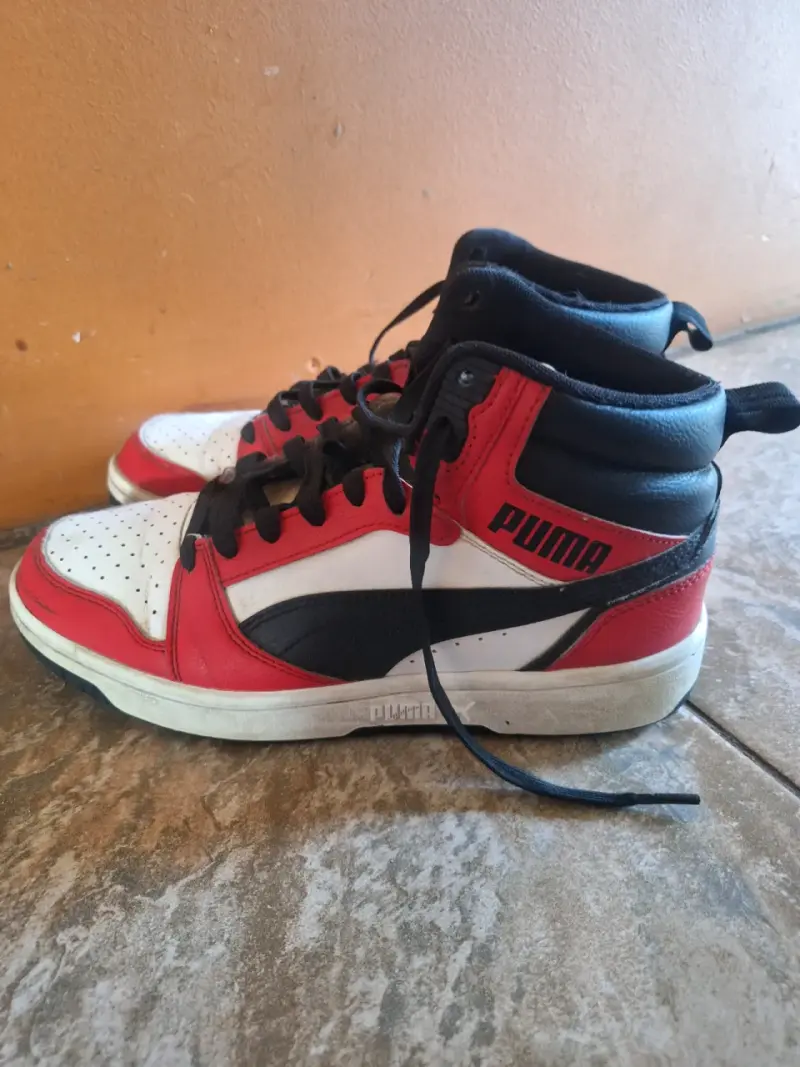 Zapatillas Puma rojas y negras - 4