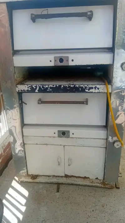 Horno industrial de gas usado - miniatura 1