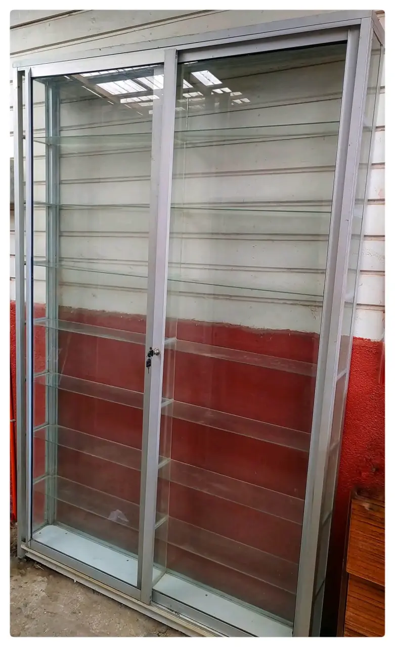 Vitrina de vidrio y aluminio para bazar - 2