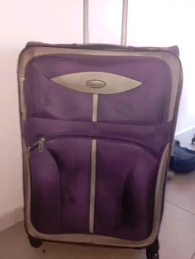 Maleta de viaje morada con ruedas - miniatura 2