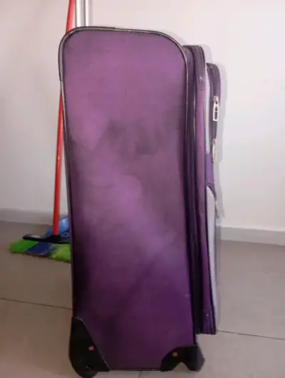 Maleta de viaje morada con ruedas - miniatura 5