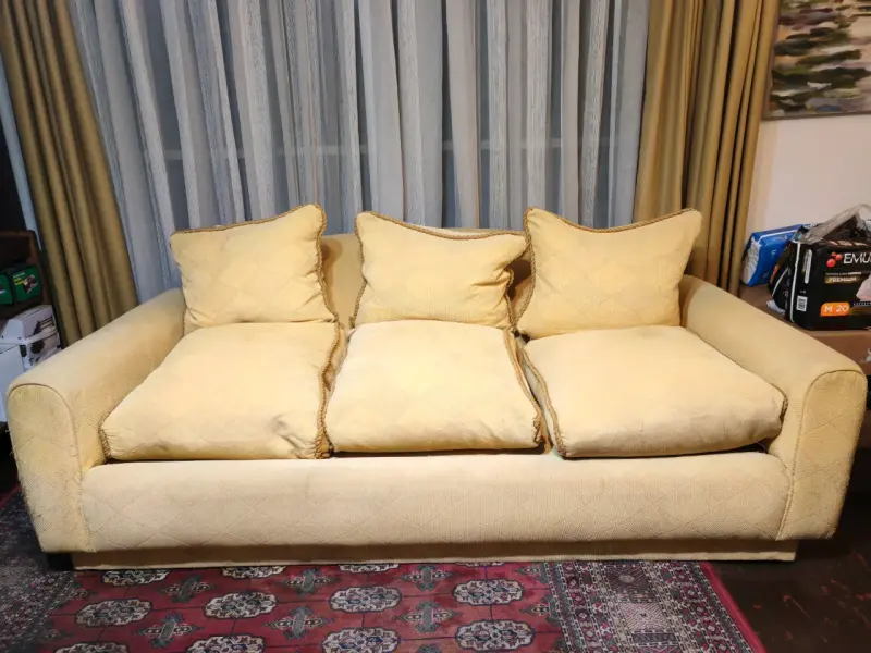 Sofá amarillo 3 cuerpos