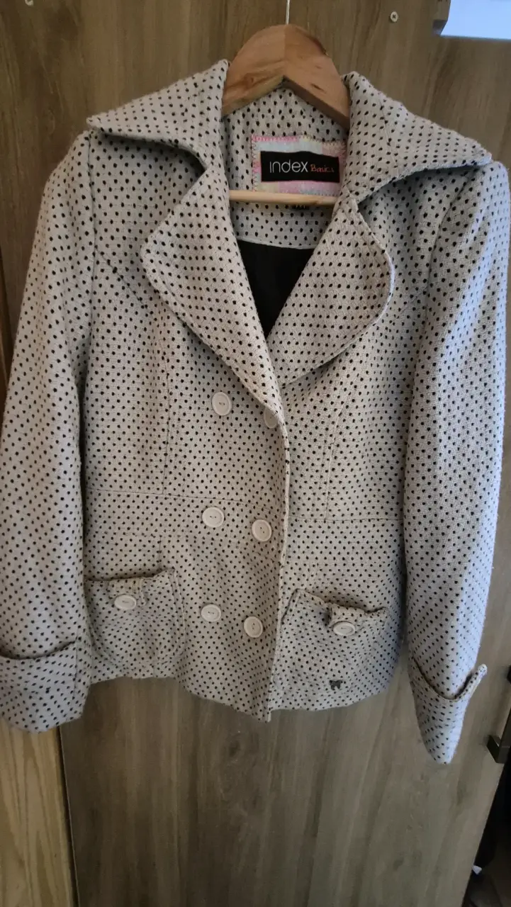 Abrigo Index beige con lunares