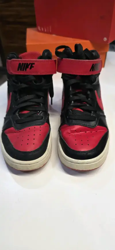 Zapatillas deportivas rojo y negro - miniatura 1