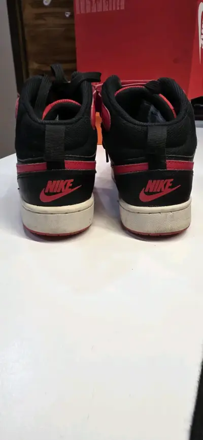 Zapatillas deportivas rojo y negro - miniatura 5