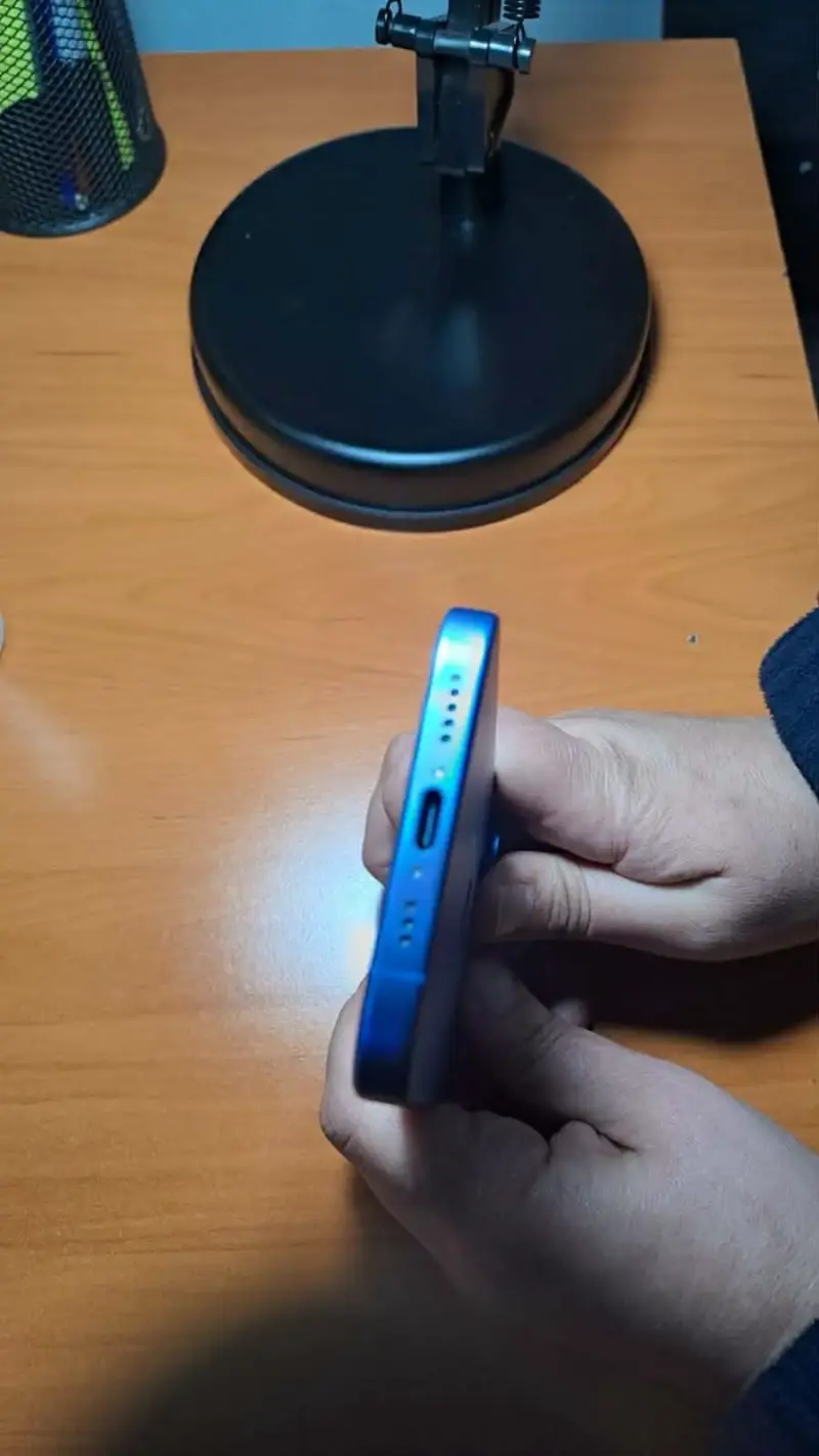 iPhone 16 azul 256 GB en excelente estado - 4