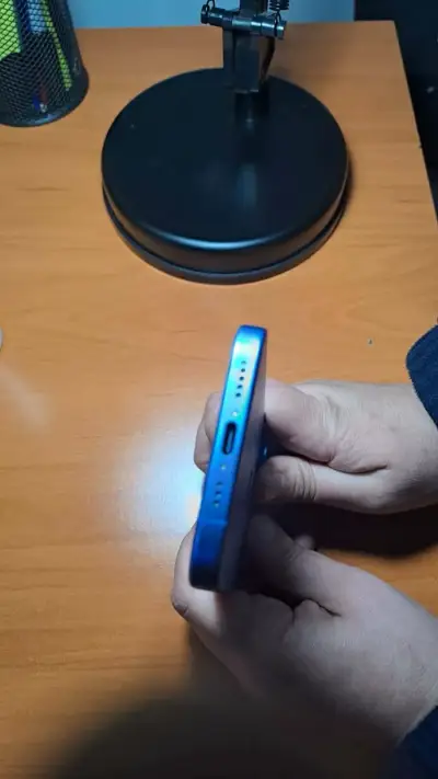iPhone 16 azul 256 GB en excelente estado - miniatura 4