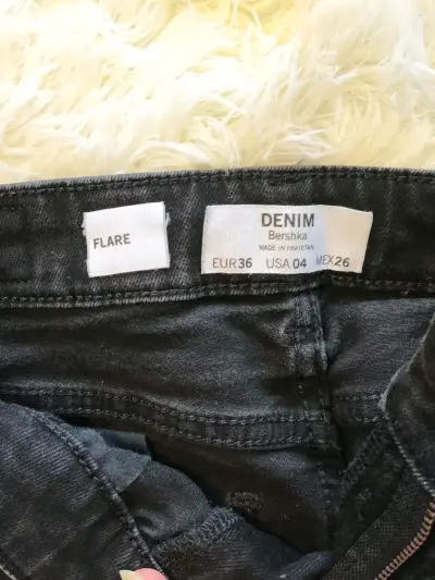 Jeans negros acampanados - miniatura 2