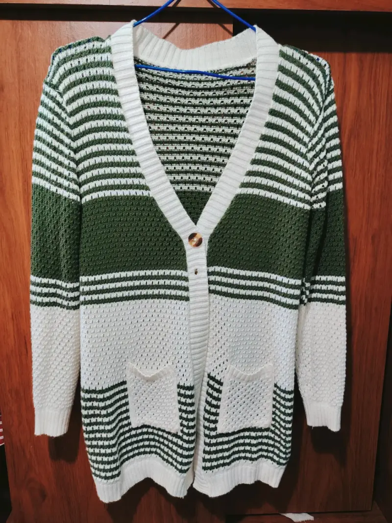 Cardigan a rayas verde y blanco